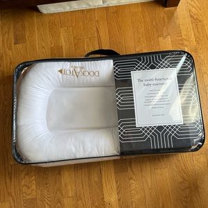 DockATot Deluxe+ Dock with Prostine White Cover